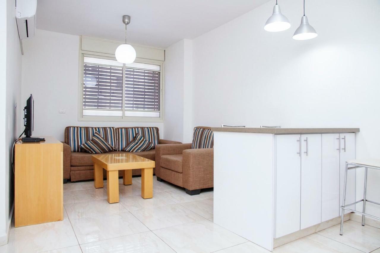 Apartments4You Dinara バト・ヤム エクステリア 写真