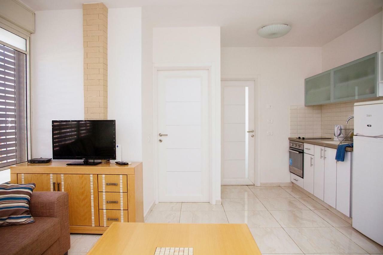 Apartments4You Dinara バト・ヤム エクステリア 写真