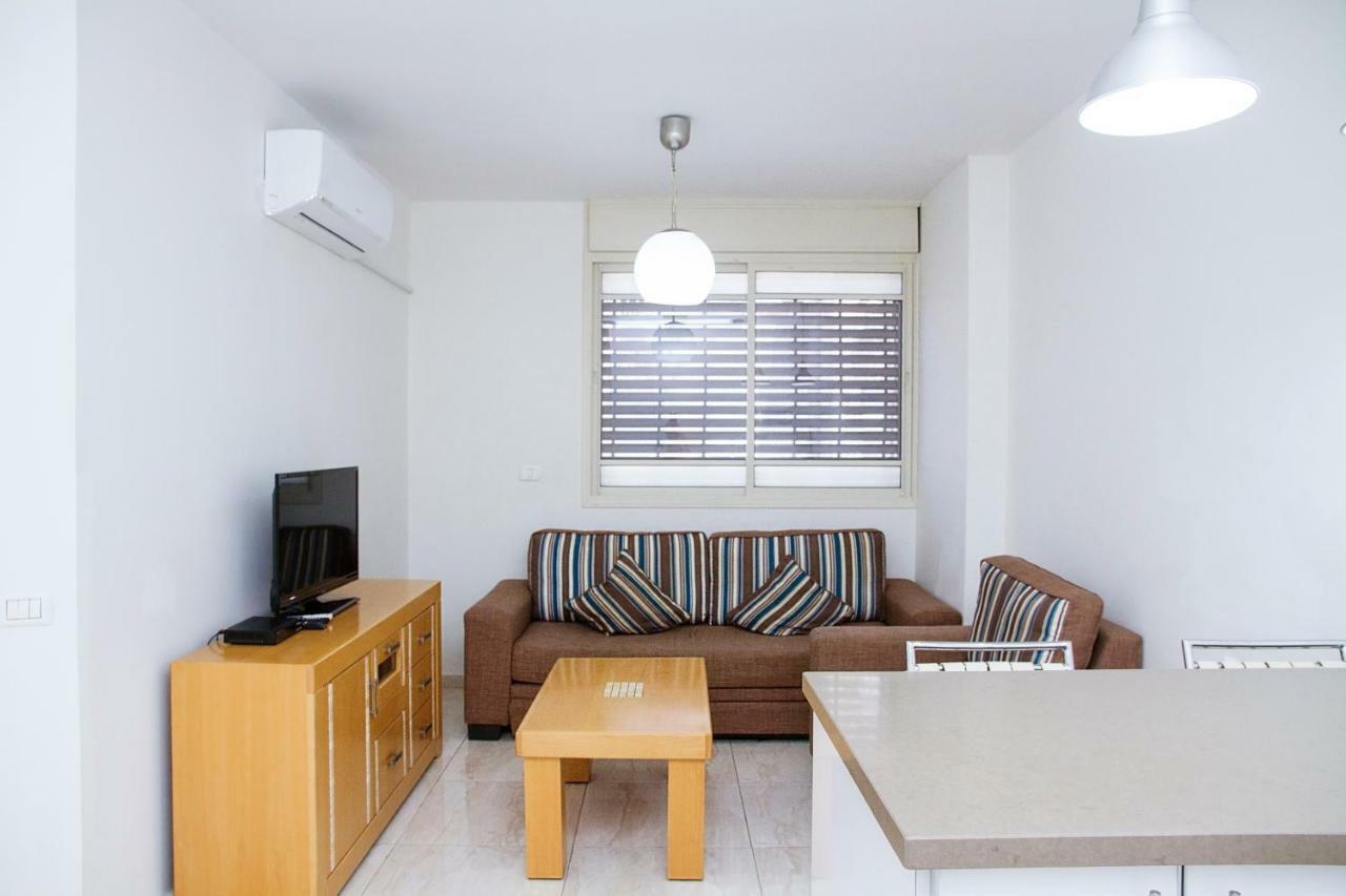 Apartments4You Dinara バト・ヤム エクステリア 写真